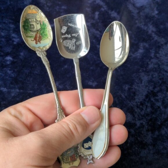 Vintage collectible souvenir spoons w mother of pearl Japan - Picture 10 of 10